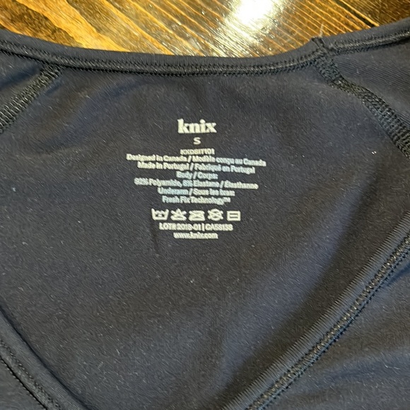 ❤️❤️SOLD Knix Black V Neck Short Sleeve Top❤️❤️ - Picture 4 of 4